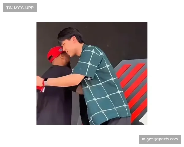 杨瀚森直播镜头五秒定格 引发粉丝热烈关注与热议 杨瀚森直播镜头五秒定格 引发粉丝热烈关注与热议